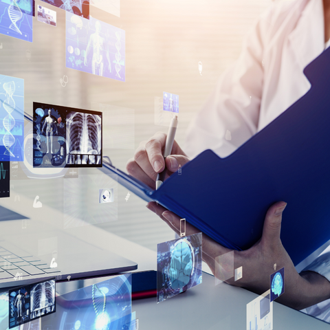 A tecnologia tem sido fundamental para tornar possível o trabalho remoto na enfermagem, permitindo a conexão entre profissionais de saúde e pacientes, independentemente da distância física.
