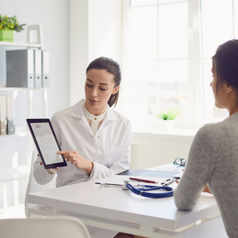 A prática clínica virtual é uma revolução na área da enfermagem, possibilitando o atendimento remoto seguro e eficiente aos pacientes. Descubra como a tecnologia está transformando a enfermagem e tornando-a mais acessível e eficaz.